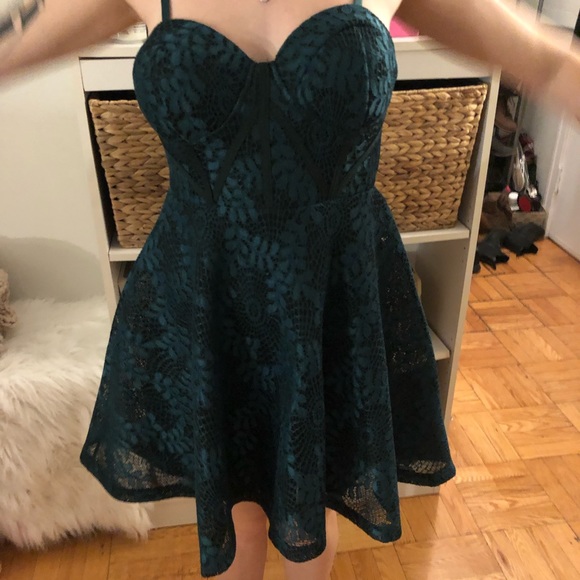 Beautiful A line dress - Picture 2 of 3